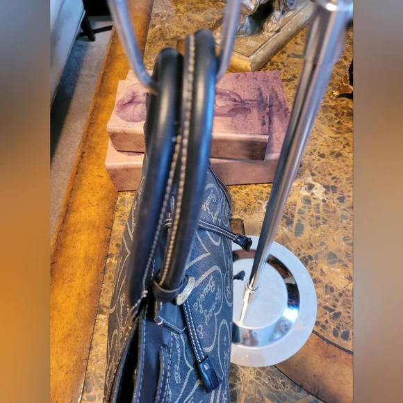 Dooney & Bourke 5 pieces - Picture 7 of 16